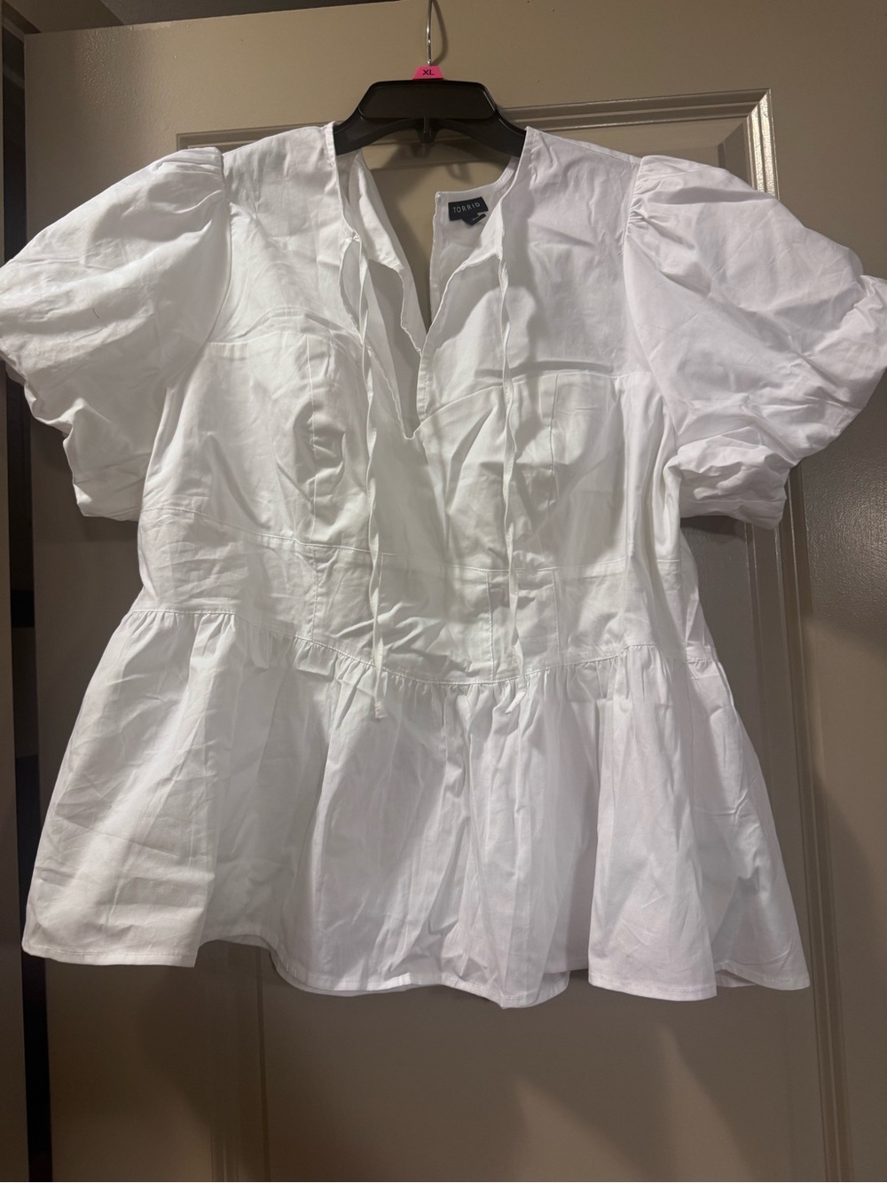 torrid White Peplum Puff Sleeve V-Neck Top
